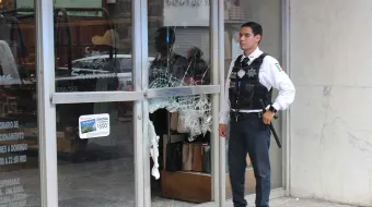 Segundo asalto a Sanborns en Puebla: ladrones ingresan con cristalazo y roban perfumería