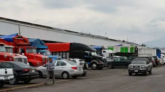 Rechazan comerciantes proyecto de barda perimetral en la Central de Abastos de Puebla