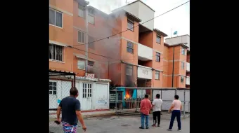 Incendio en San Martín Texmelucan moviliza cuerpos de emergencia