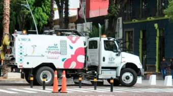 Refuerza Gobierno de la Ciudad limpieza urbana con barredoras mecánicas para prevenir inundaciones