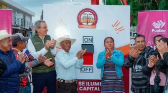 Renuevan el alumbrado público en San Andrés Azumiatla