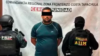 VIDEO. Denuncia de alumna en clausura escolar revela acoso sexual en prepa de Chiapas; Fiscalía detiene a docente