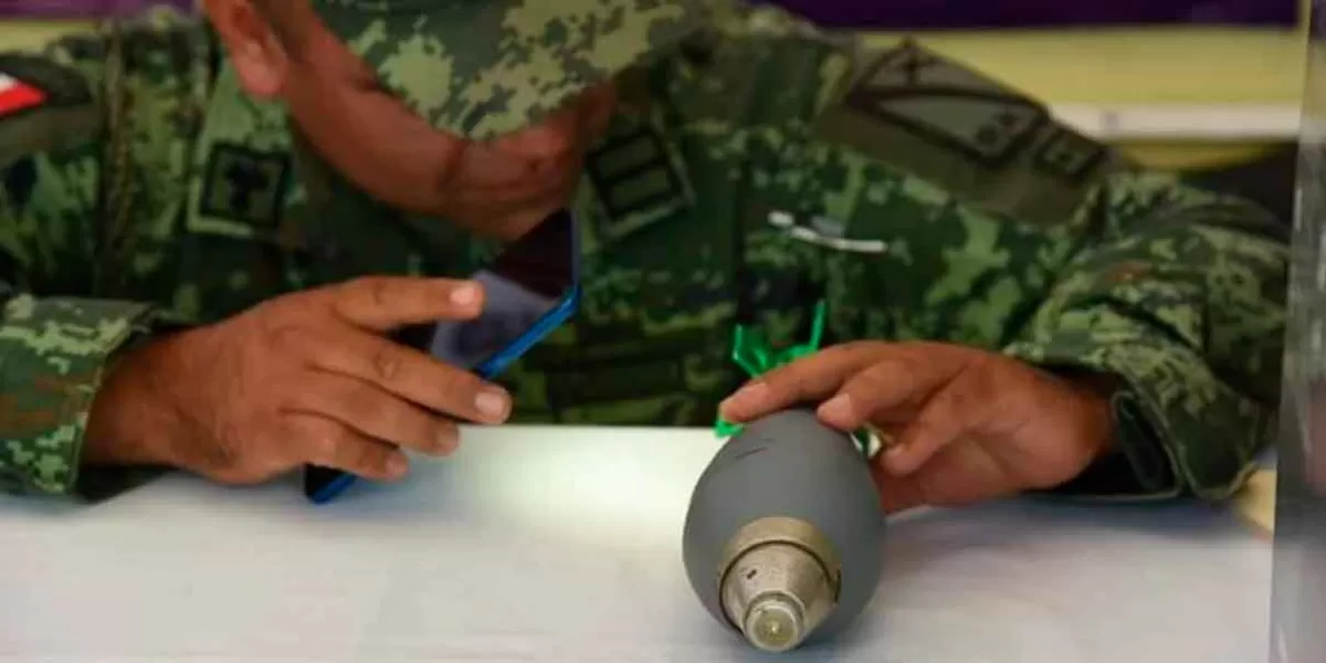 Elementos del Ejército Mexicano reciben como canje una granada