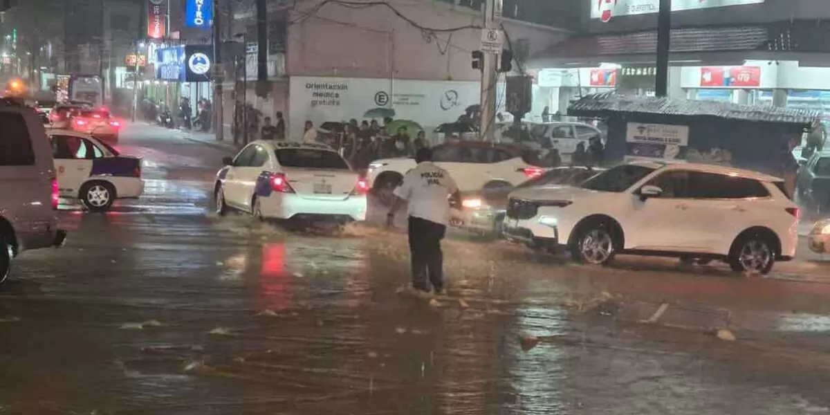 Huracán Otis se degrada a categoría 2; permanece en Guerrero