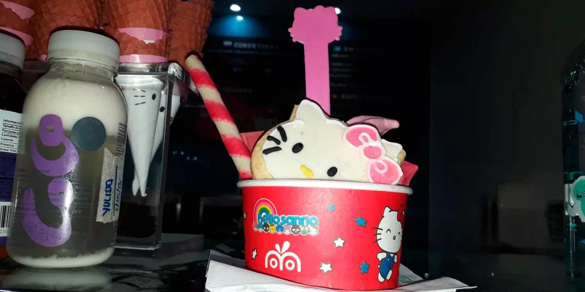 Celebran los 50 años de Hello Kitty con un nuevo sabor de yogurt en Moyo