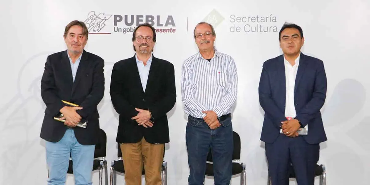 Luis García Montero cautiva con su poesía en Casa de la Cultura de Puebla