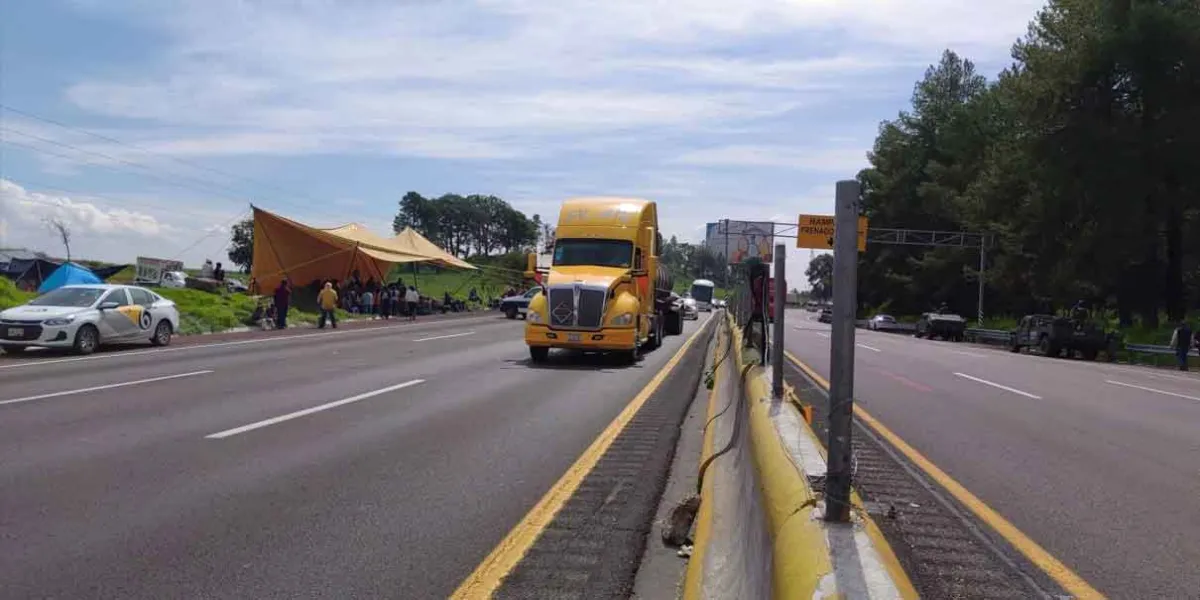 Retiran bloqueo de la autopista México-Puebla y otros tres tramos carreteros