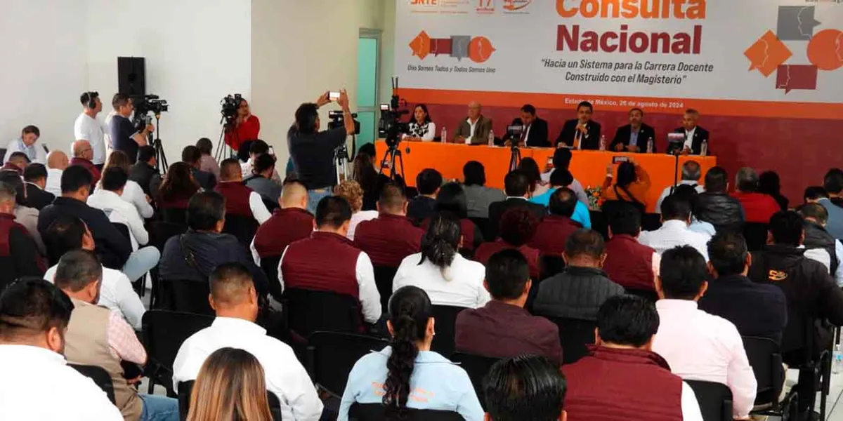 Maestros del SNTE impulsan cambios a la carrera docente en consulta nacional