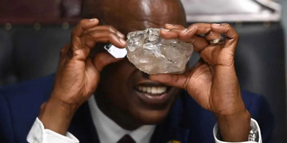 VIDEO. HISTÓRICO: Diamante de 2,492 quilates es encontrado en África