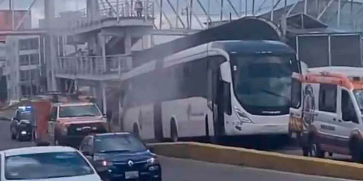 Choque entre patrulla y Ruta 4 dejó 19 lesionados y se incendió Metrobús 