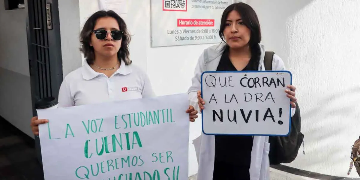 Estudiantes de la Upaep exigen la destitución de la directora de Medicina