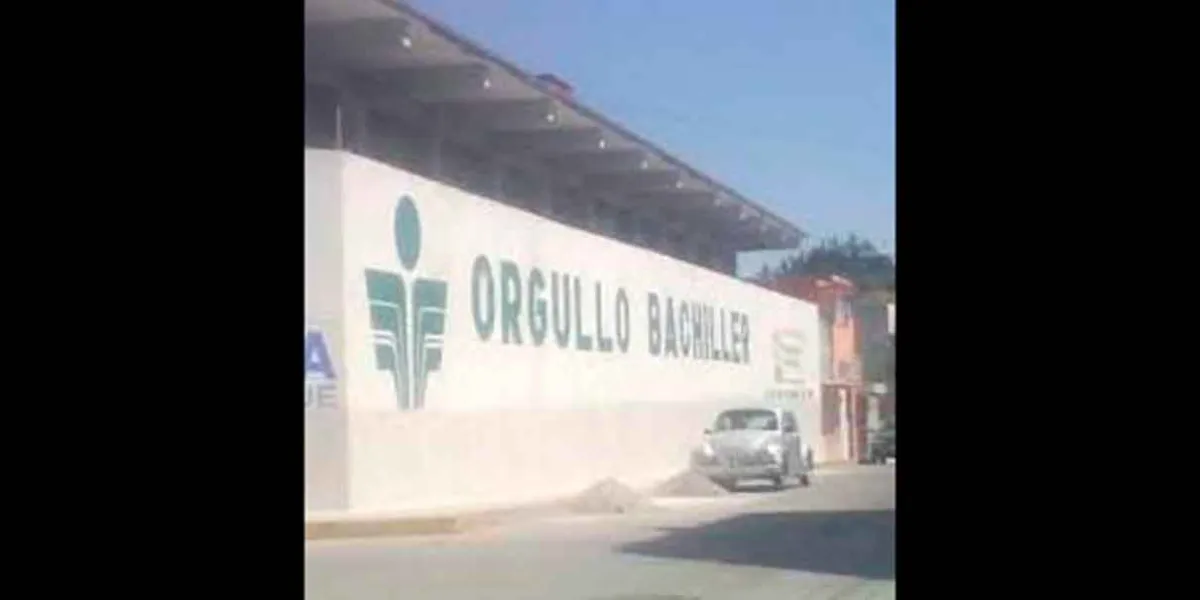 Padres de familia denuncian a alumno armado en bachillerato de Texmelucan