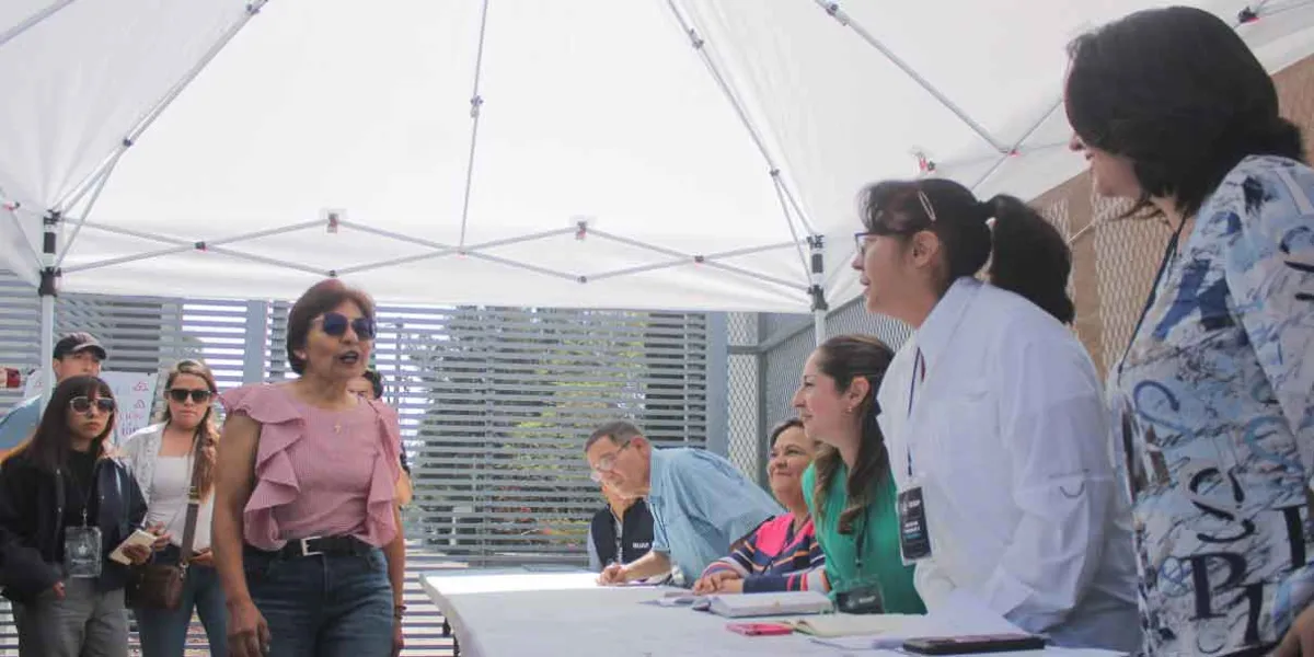 Durante recorrido por CU, la rectora Lilia Cedillo exhortó al diálogo a los alumnos