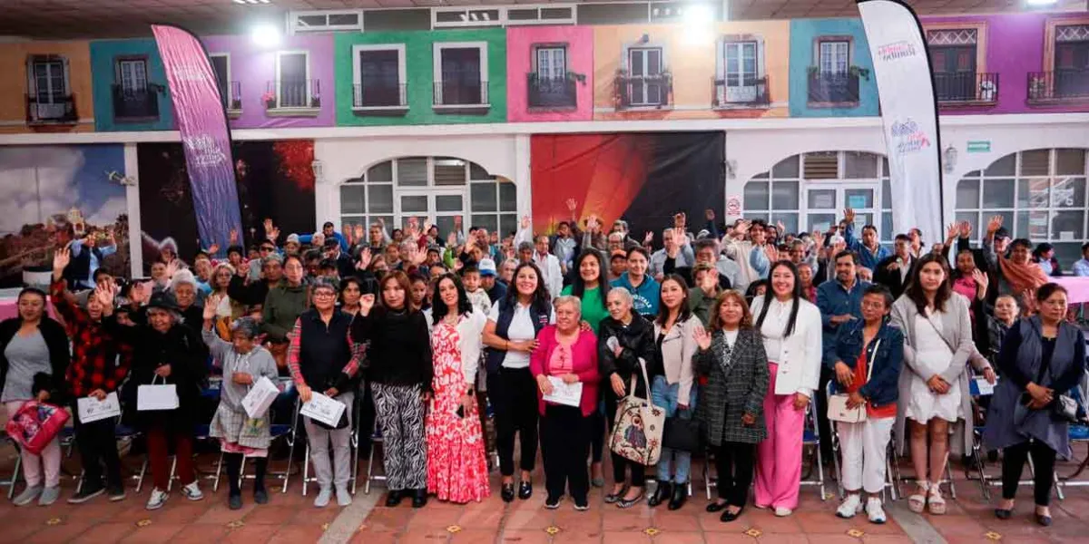 Impulsa Lupita Cuautle la inclusión con entrega de aparatos auditivos