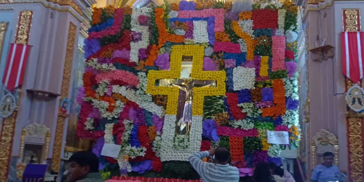 Xalmimilulco celebra a la Preciosa Sangre de Cristo imagen que los fieles consideran milagrosa