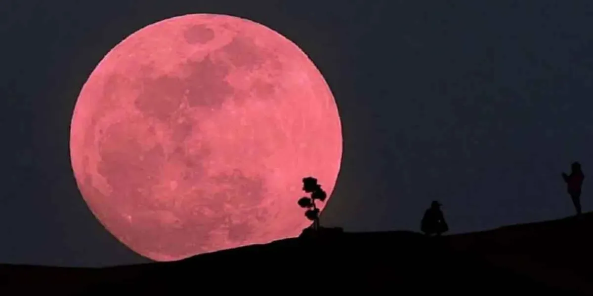 Espectacular Luna Rosa esta noche 12 de abril