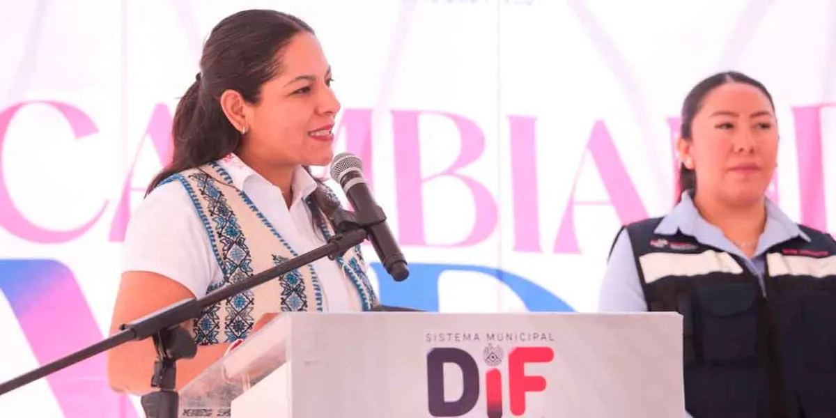Lupita Cuautle entrega medicamentos del programa “Cambiando Vidas”