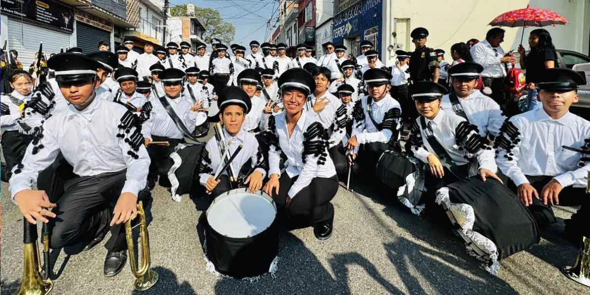 Secundaria Melchor Ocampo de Atlixco vuelve a brillar en el desfile del 5 de mayo