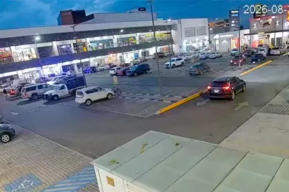Reportan asalto y detonaciones en Coppel de Lomas de Angelópolis