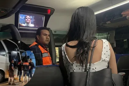 Camión escolar con destino a Cuautla cambia de ruta de forma intempestiva hacia la CDMX