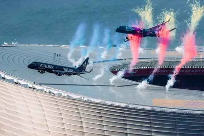 Aviones vuelan a 12 metros de estadio lleno y desatan polémica