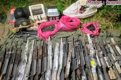 Hallan campamento con explosivos y 33 armas largas en Sinaloa