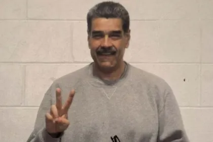 Maduro reaparece detenido en Estados Unidos; envía mensaje de fe y esperanza