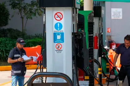 Sheinbaum extiende gasolina regular debajo de 24 pesos hasta 2027