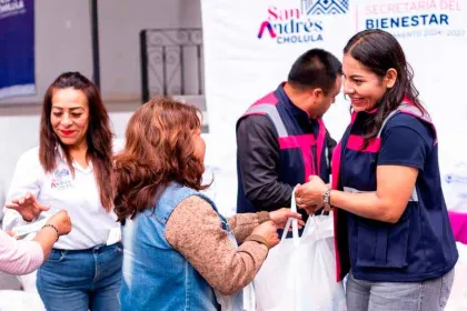 Acerca Lupita Cuautle apoyos alimentarios a más de 3 mil familias de San Andrés Cholula
