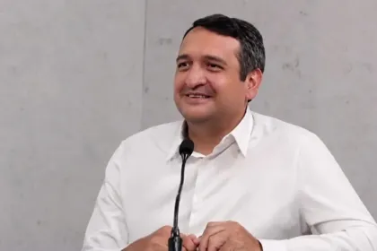 Alejandro Moreno acusa actos anticipados y analiza dejar "jugar solo" a Andy López en Tabasco