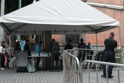 Blindarán el Zócalo de Puebla con arcos detectores; prohíben armas, vidrio y pirotecnia