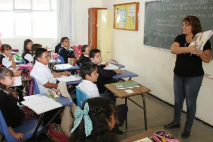 Capacitación y material extra al magisterio poblano para mejorar educación