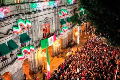 Armenta incluyó a madres buscadoras y a Sheinbaum en su Grito de Independencia 