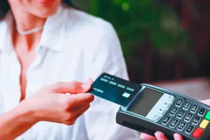 Cobrar con tarjeta reduce ganancias de pequeños negocios en México