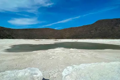 El cráter blanco de Guanajuato: túnel, lago perdido y paisaje lunar