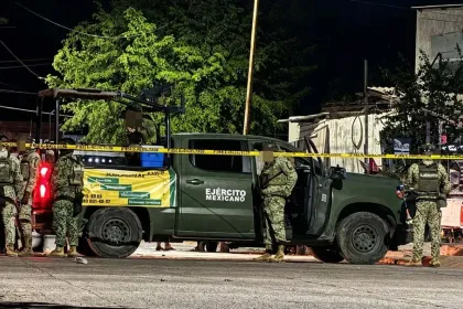 Culiacán arde en una noche de balaceras, robos y autos incendiados