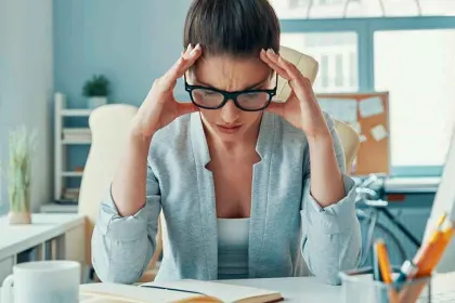 Mujeres cargan con más gastos y menos dinero al terminar el mes