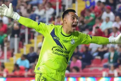 Mathías Tomás sentencia al Necaxa con golazo en el cierre del partido