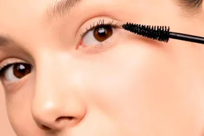 Ghost lashes: la tendencia 2026 que deja atrás el rímel negro