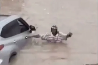 Fuertes lluvias e inundaciones causan caos vial en Saltillo; auxilian a automovilistas varados