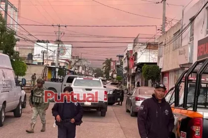Sicarios asesinan a hombre dentro de un auto en San Lucas Atoyatenco
