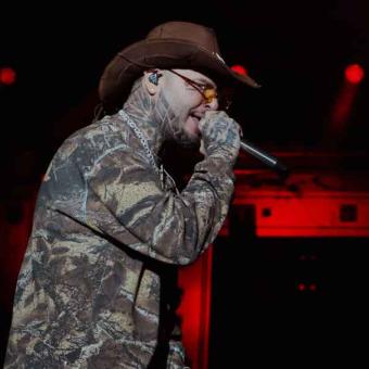 Reinó el reguetón con Farruko en el Teatro del Pueblo