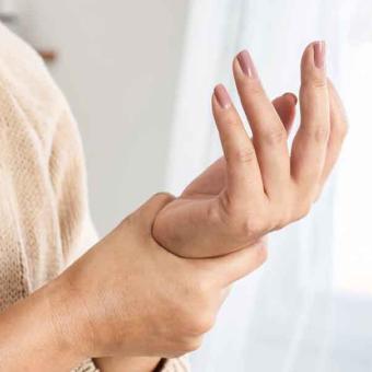  La risa mejora la calidad de vida en pacientes con artritis reumatoide, revela estudio presentado en EULAR 2025