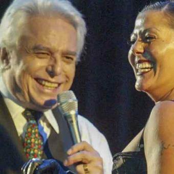 Alejandra Guzmán besa a Enrique Guzmán en la boca