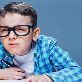 Niños sufren más miopía por constante uso de dispositivos móviles