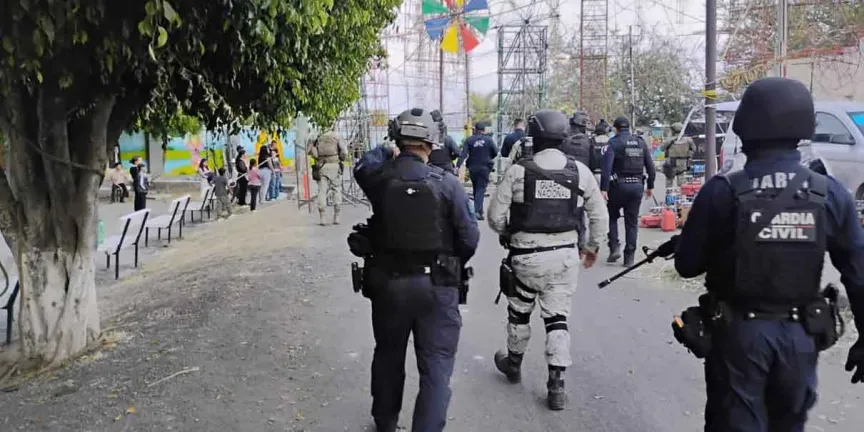 Decomisan castillo pirotécnico con apología al CJNG durante fiestas patronales en Michoacán