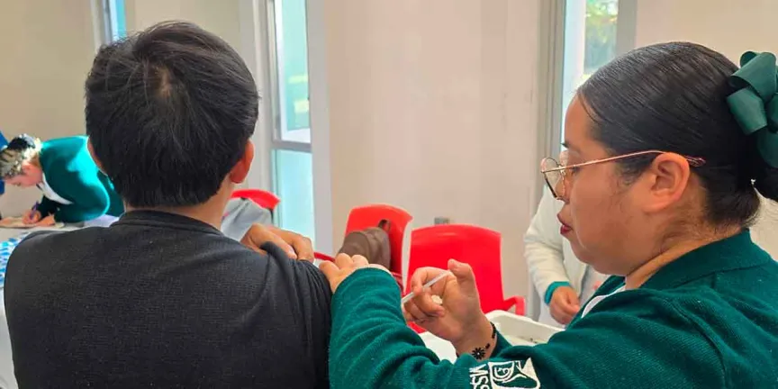 Vacunación contra sarampión, clave para prevenir brotes en Puebla
