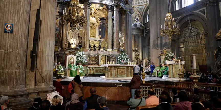Condenan ataque a la Catedral de Puebla; autoridades evitan daños mayores