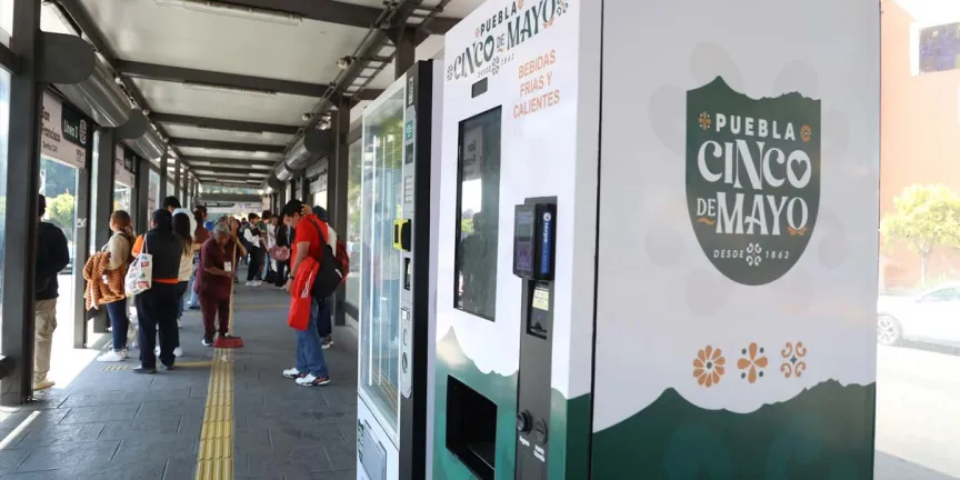 Ningún usuario puede comer dentro del transporte RUTA