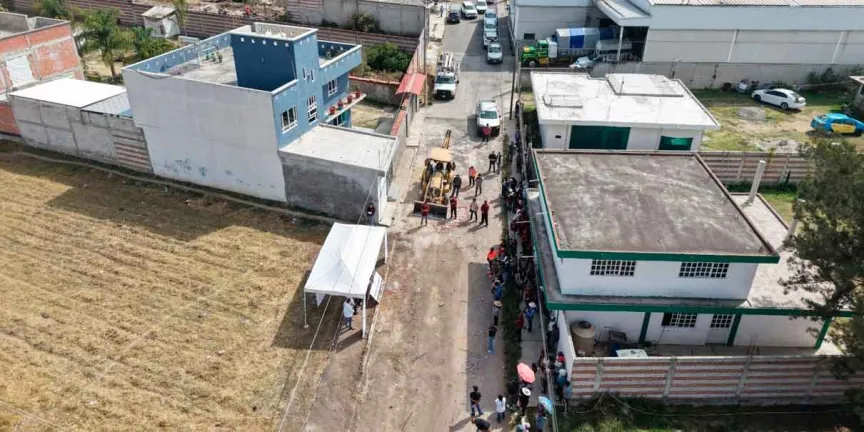 Pone en marcha Omar Muñoz trabajos de pavimentación en Almecatla